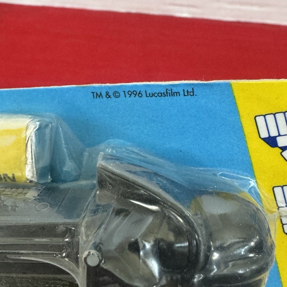 Vintage Darth Vader PEZ Candy Dispenser Star Wars 1996 on Blue Card NEW In Pkg. - Picture 2 of 3